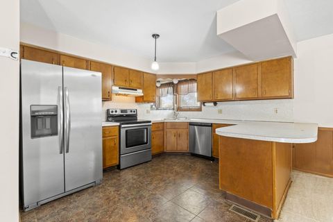 Tiny photo for 1705 Ivyhill Loop S, Columbus, OH 43229 (MLS # 225045803)