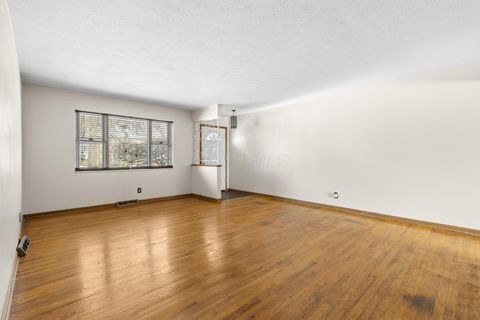 Tiny photo for 1705 Ivyhill Loop S, Columbus, OH 43229 (MLS # 225045803)