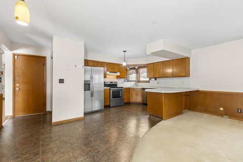 Tiny photo for 1705 Ivyhill Loop S, Columbus, OH 43229 (MLS # 225045803)