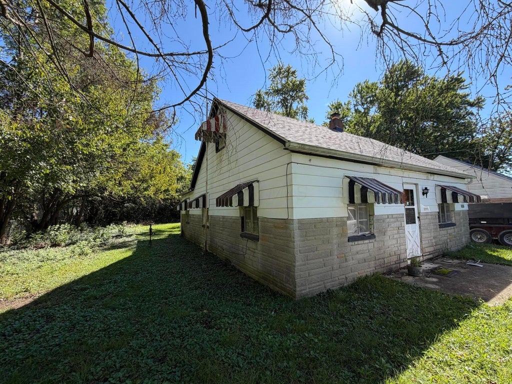 Photo of 2386 Rhoads Avenue, Columbus, OH 43207 (MLS # 226037351)