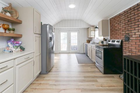 Tiny photo for 185 N Broadway Street, Shelby, OH 44875 (MLS # 225045510)