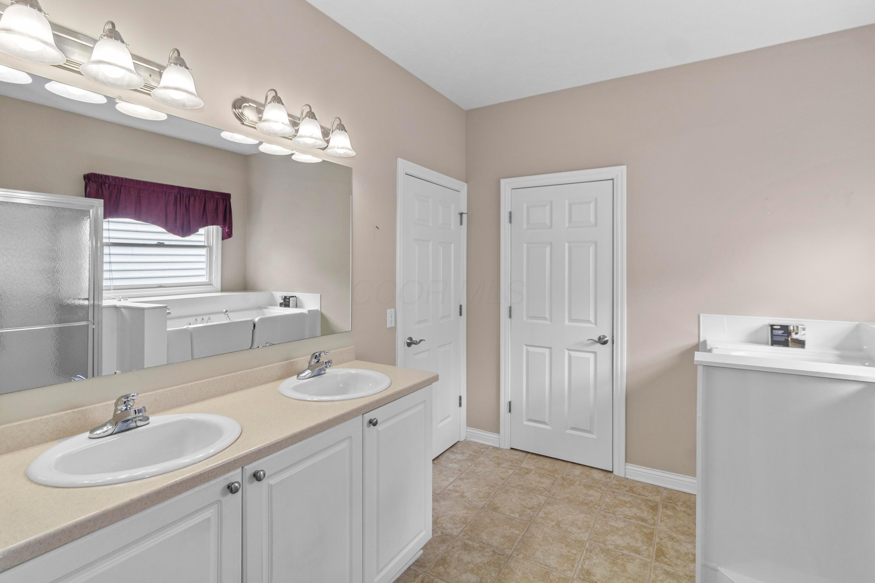6930 Camden Drive, New Albany, Ohio image 11