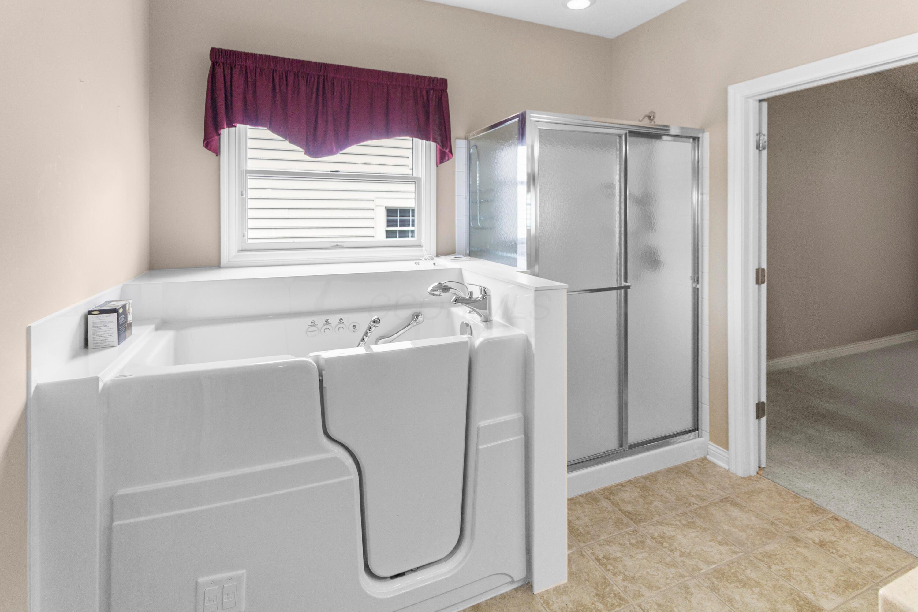 6930 Camden Drive, New Albany, Ohio image 14