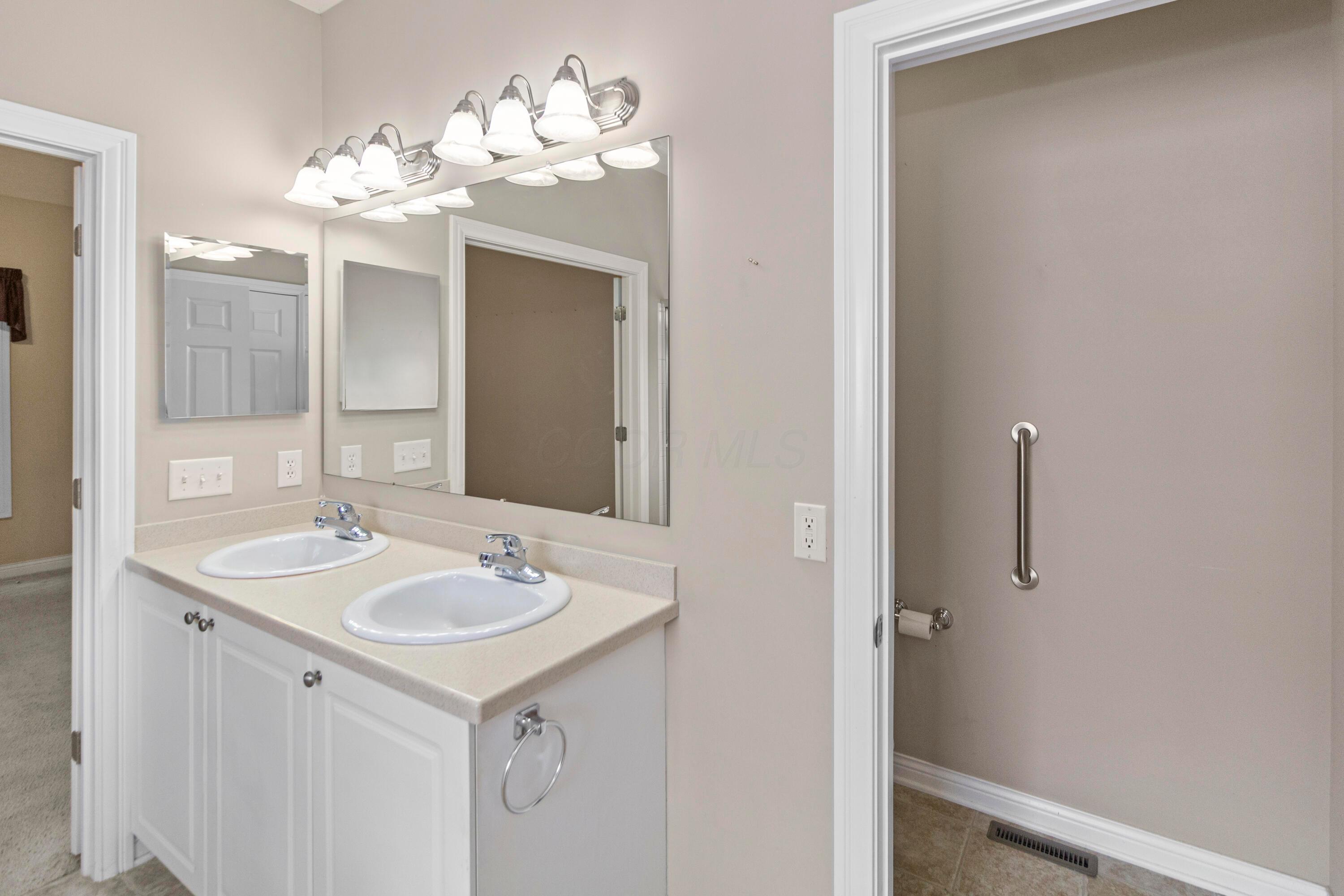 6930 Camden Drive, New Albany, Ohio image 13