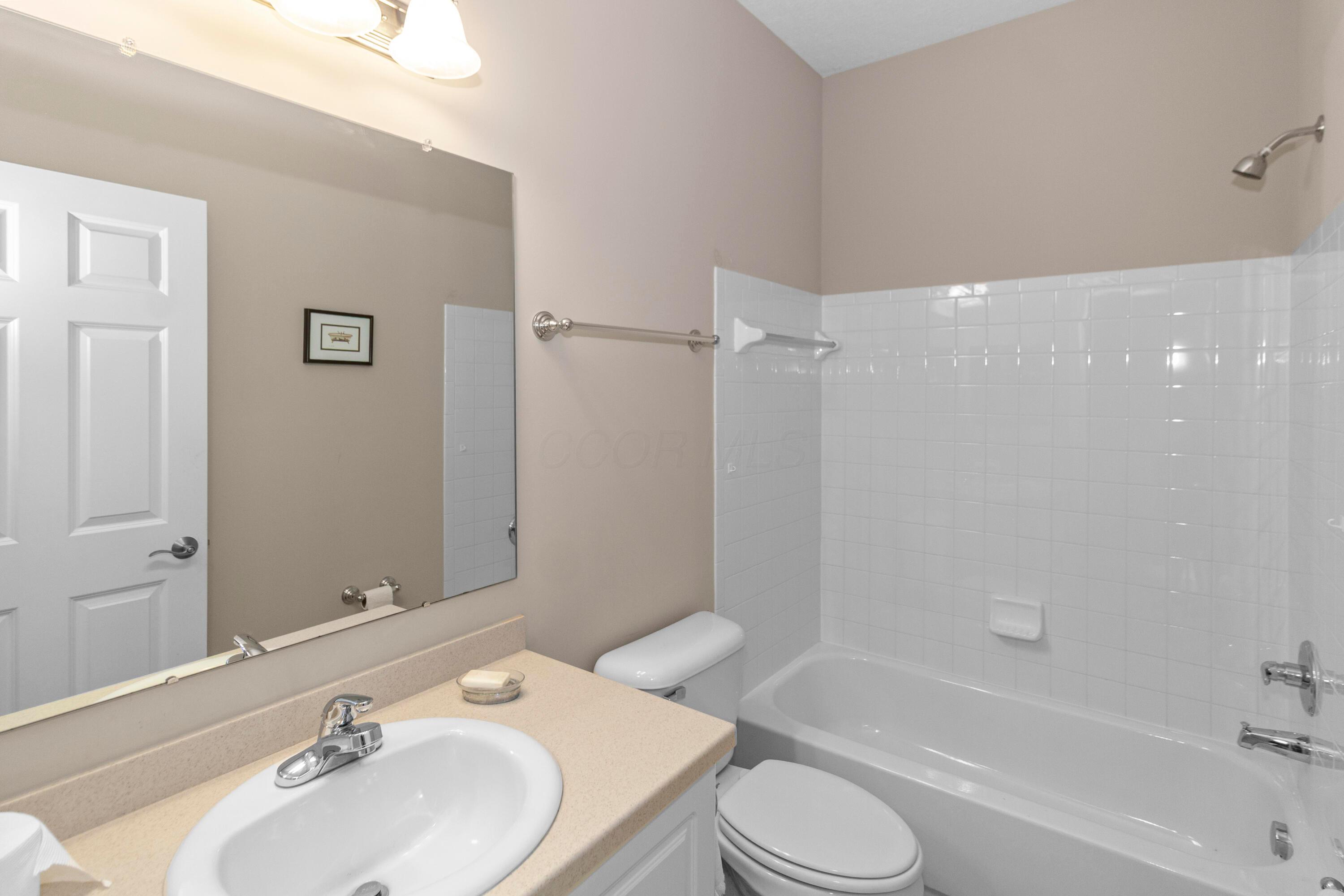 6930 Camden Drive, New Albany, Ohio image 18