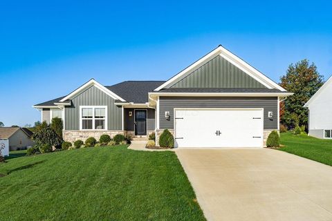 Photo of 2133 Ava Lane, Newark, OH 43055 (MLS # 225038620)