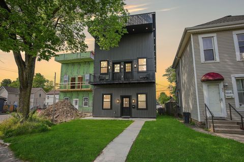 Photo of 92 E Innis Avenue, Columbus, OH 43207 (MLS # 225036117)