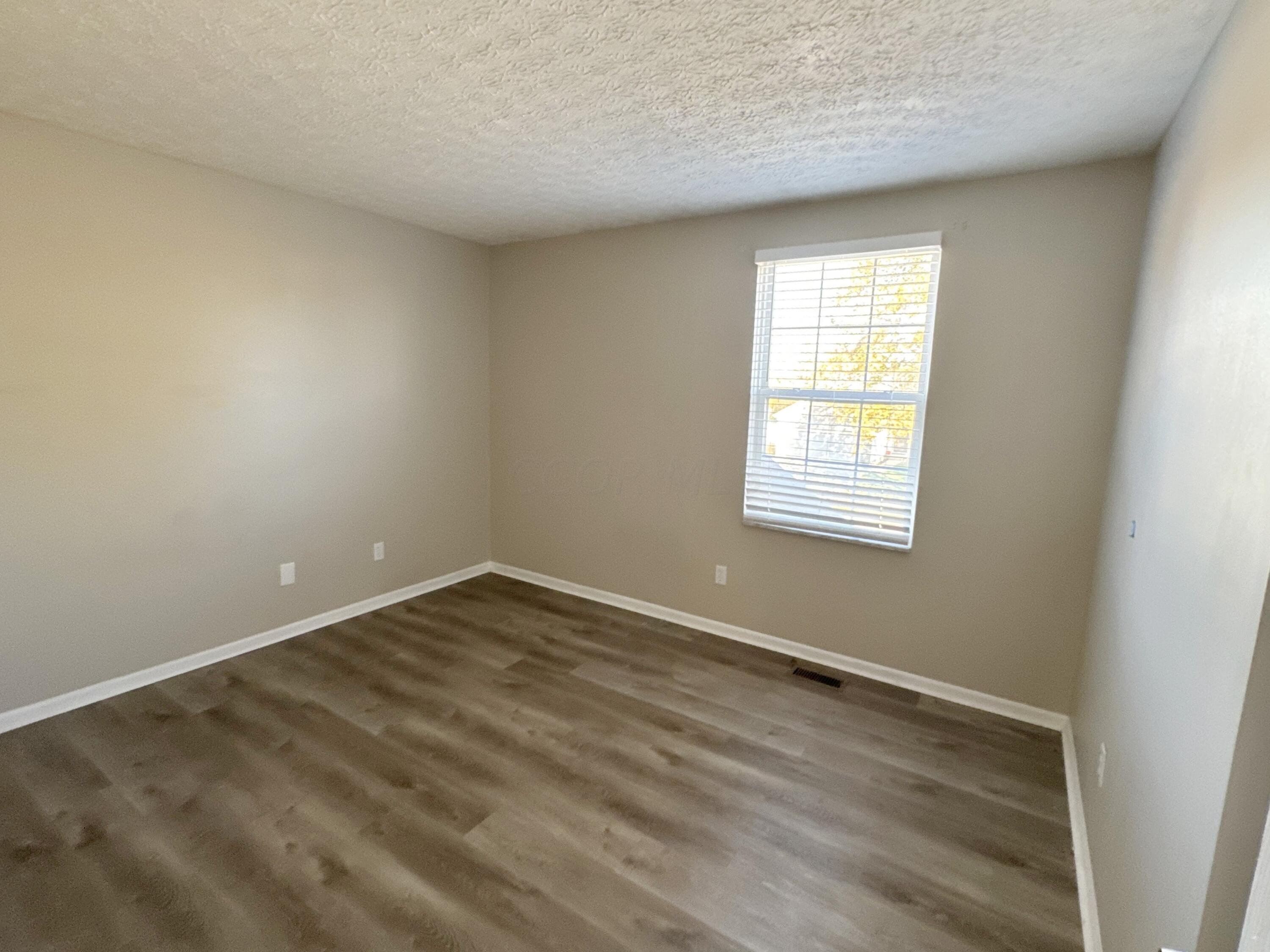 6377 Pinefield Drive, Hilliard, Ohio image 12