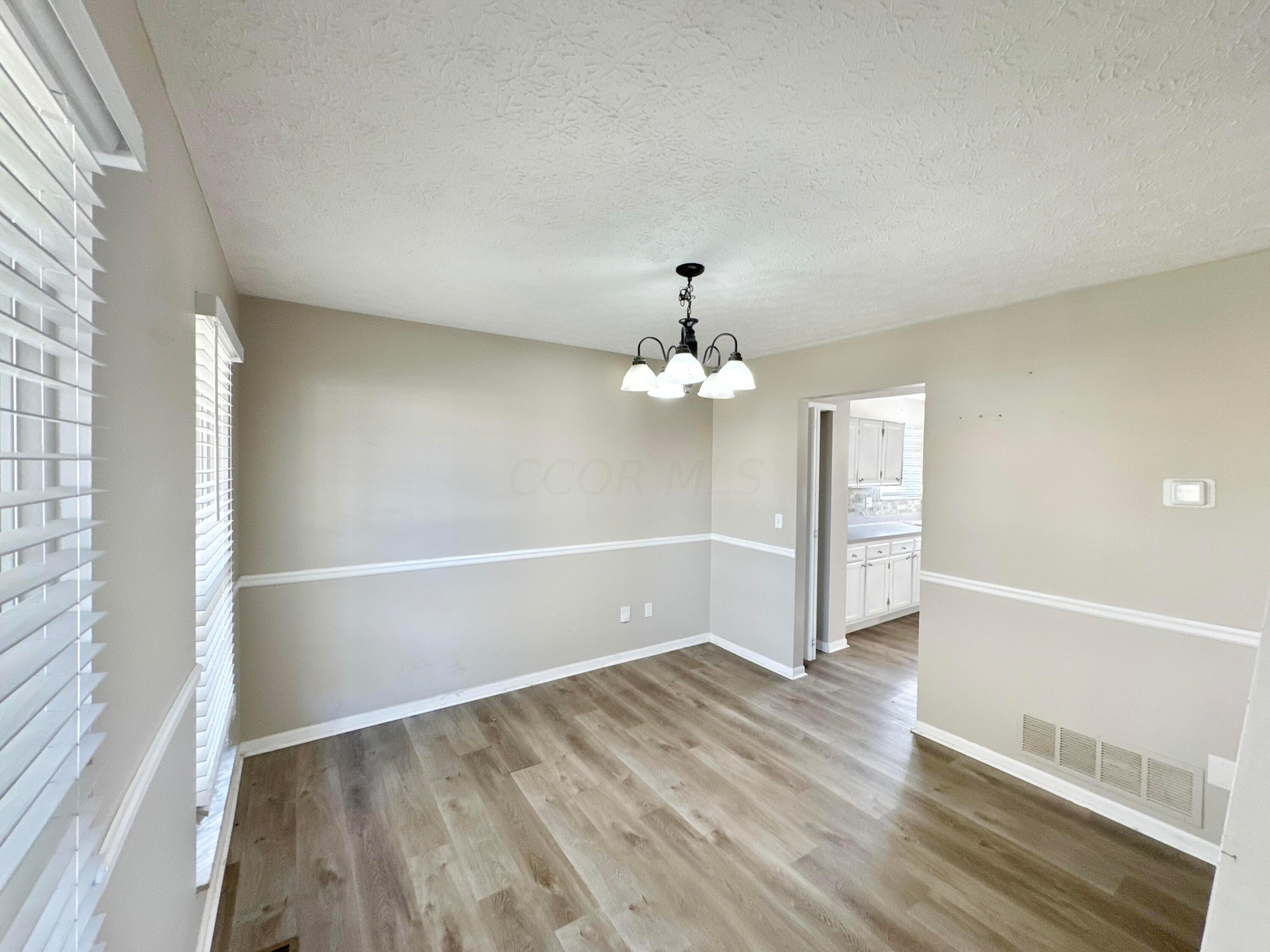 6377 Pinefield Drive, Hilliard, Ohio image 9