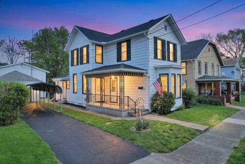 Photo of 270 Lawrence Street, Newark, OH 43055 (MLS # 226013121)