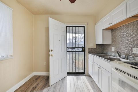 Tiny photo for 957 E 17th Avenue, Columbus, OH 43211 (MLS # 226002753)