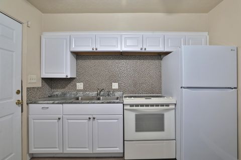 Tiny photo for 957 E 17th Avenue, Columbus, OH 43211 (MLS # 226002753)