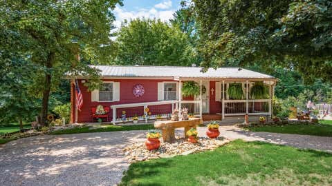 Photo of 2015 Russell Drive, Zanesville, OH 43701 (MLS # 226028793)
