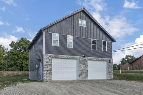 Photo of 13060 Oak Road NE, Thornville, OH 43076 (MLS # 225035159)