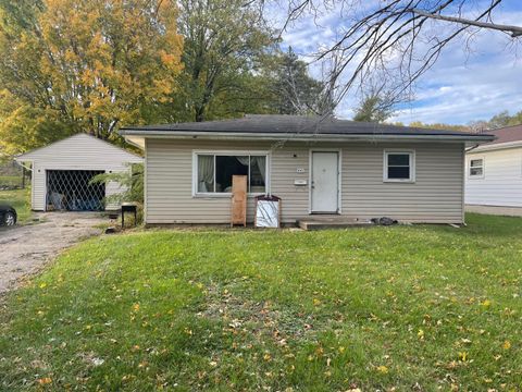 Photo of 441 Sunnybrook Drive, Franklin, OH 45005 (MLS # 225041724)