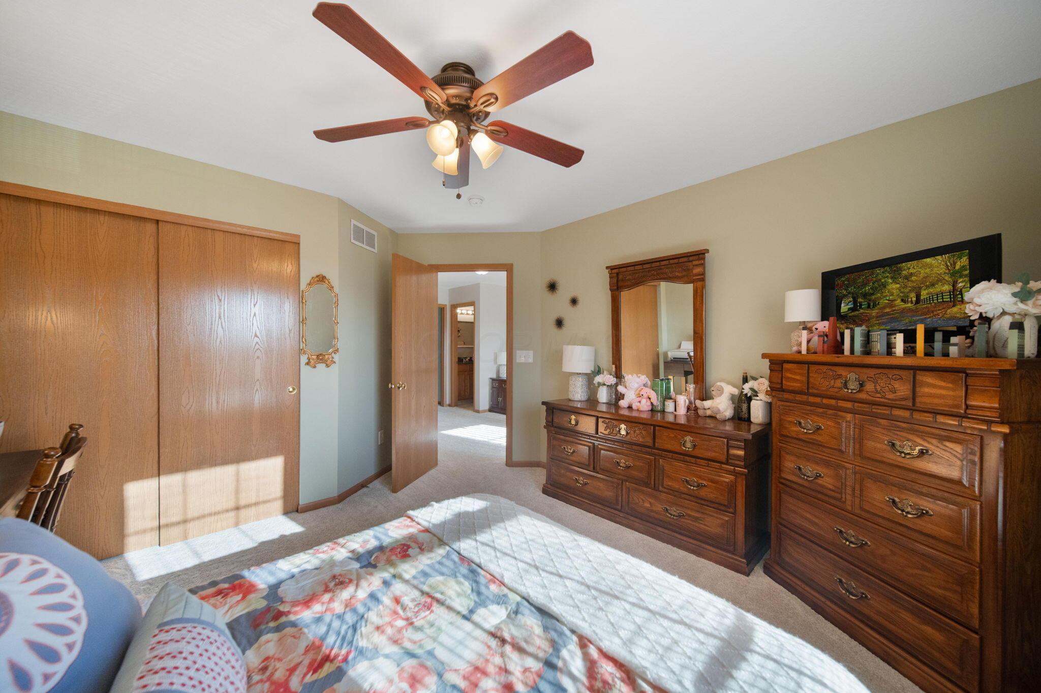 6055 Peridot Street, Grove City, Ohio image 31