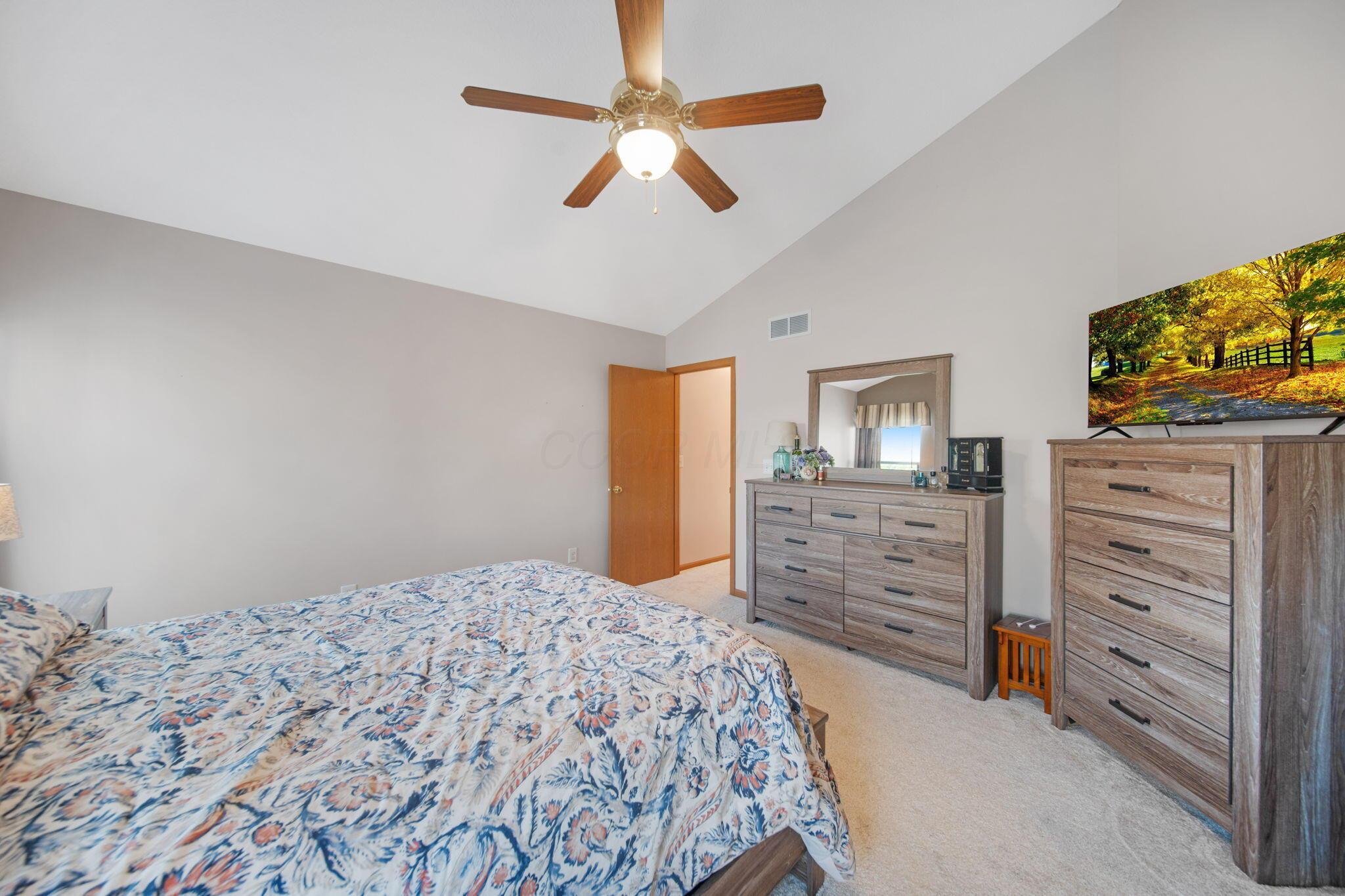 6055 Peridot Street, Grove City, Ohio image 28