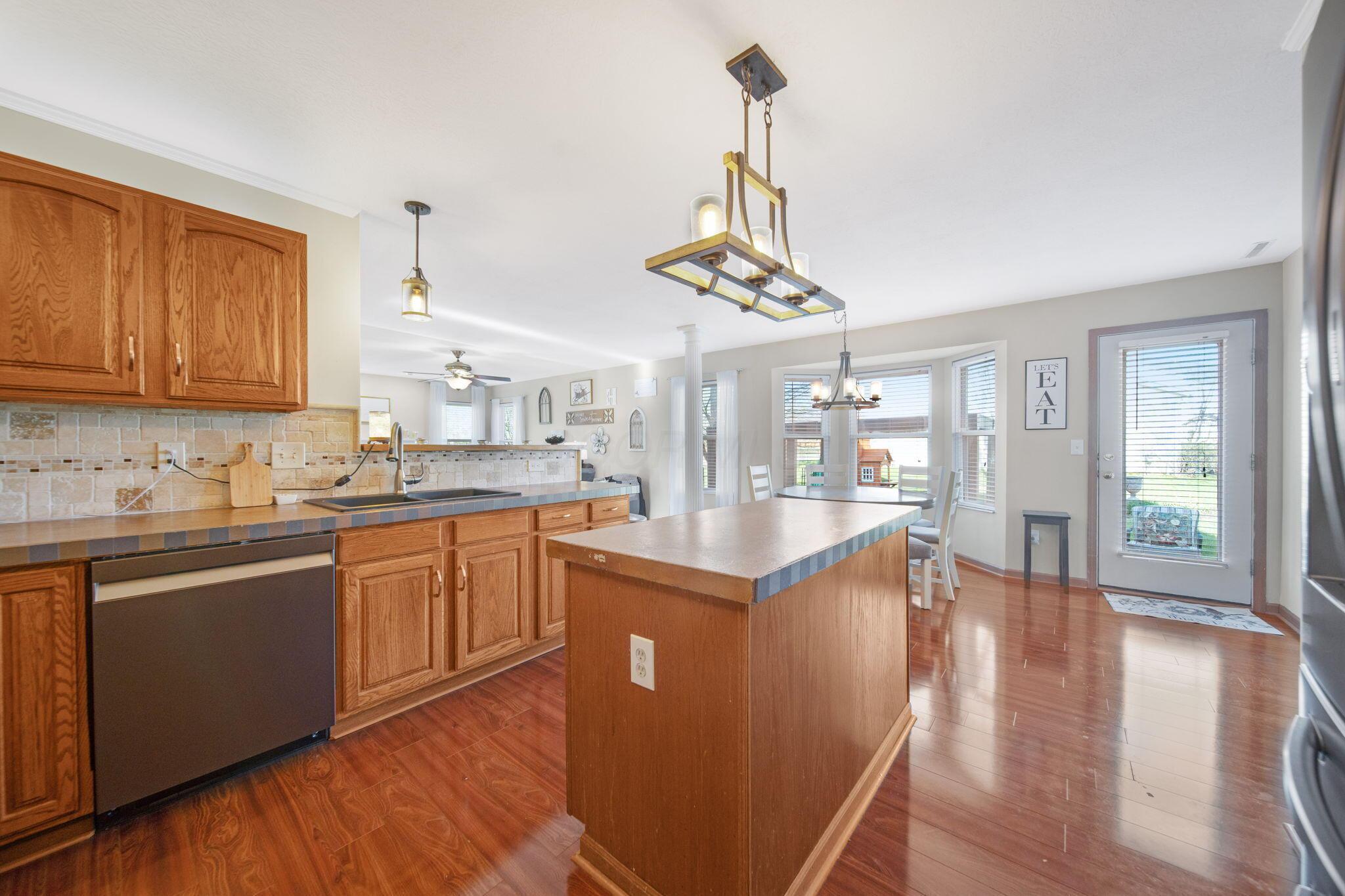 6055 Peridot Street, Grove City, Ohio image 19