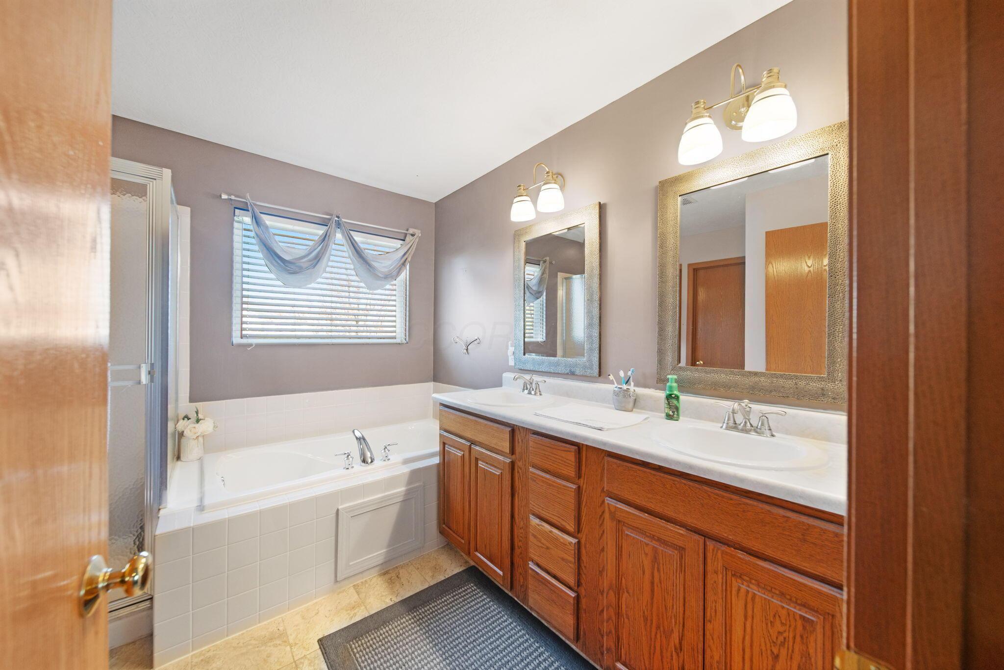 6055 Peridot Street, Grove City, Ohio image 29