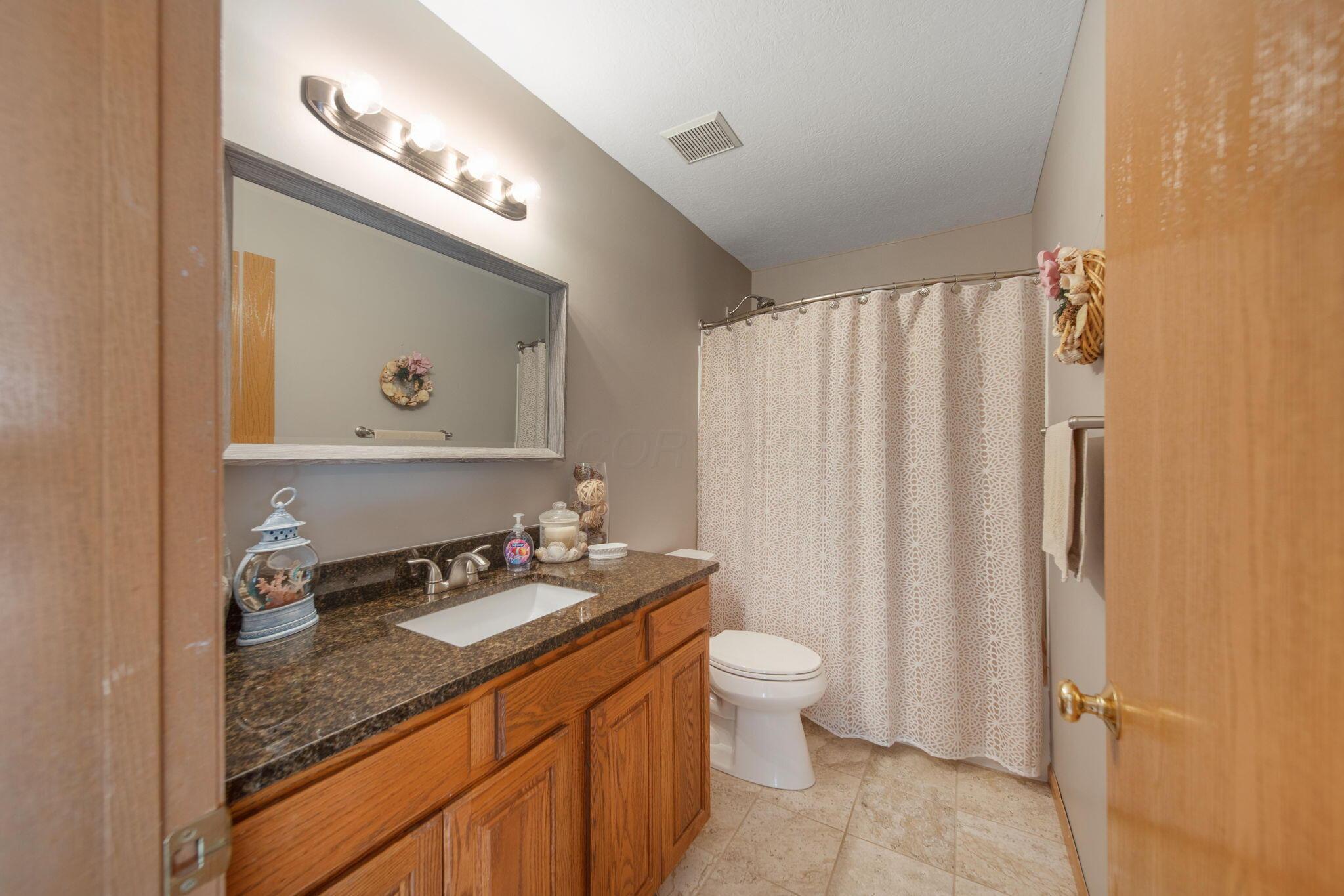 6055 Peridot Street, Grove City, Ohio image 38