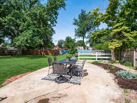 Tiny photo for 189 Elm Street, London, OH 43140 (MLS # 226022481)