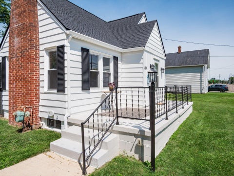 Tiny photo for 189 Elm Street, London, OH 43140 (MLS # 226022481)