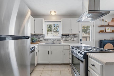 Tiny photo for 695 Island Court, Columbus, OH 43214 (MLS # 226036285)