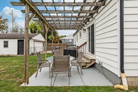 Tiny photo for 695 Island Court, Columbus, OH 43214 (MLS # 226036285)