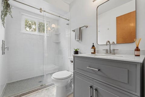 Tiny photo for 695 Island Court, Columbus, OH 43214 (MLS # 226036285)