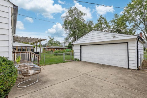 Tiny photo for 695 Island Court, Columbus, OH 43214 (MLS # 226036285)