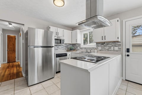 Tiny photo for 695 Island Court, Columbus, OH 43214 (MLS # 226036285)