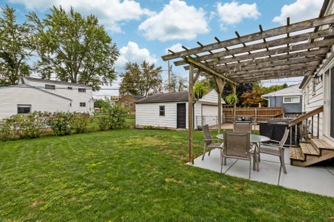 Tiny photo for 695 Island Court, Columbus, OH 43214 (MLS # 226036285)