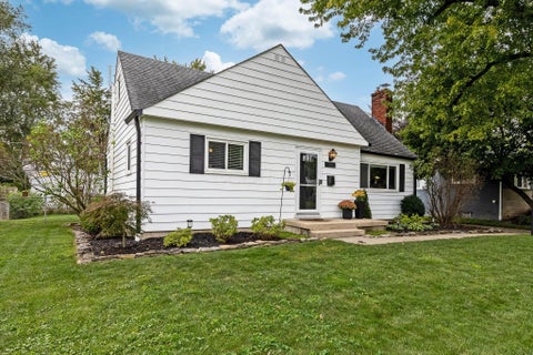 Tiny photo for 695 Island Court, Columbus, OH 43214 (MLS # 226036285)