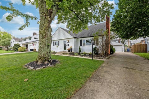 Tiny photo for 695 Island Court, Columbus, OH 43214 (MLS # 226036285)
