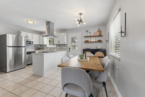 Tiny photo for 695 Island Court, Columbus, OH 43214 (MLS # 226036285)
