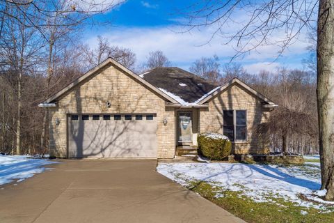 Photo of 66 Valley Court, Howard, OH 43028 (MLS # 226005332)