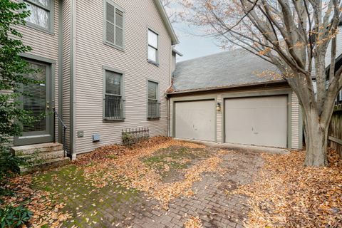 Tiny photo for 242 E Sycamore Street, Columbus, OH 43206 (MLS # 225045958)