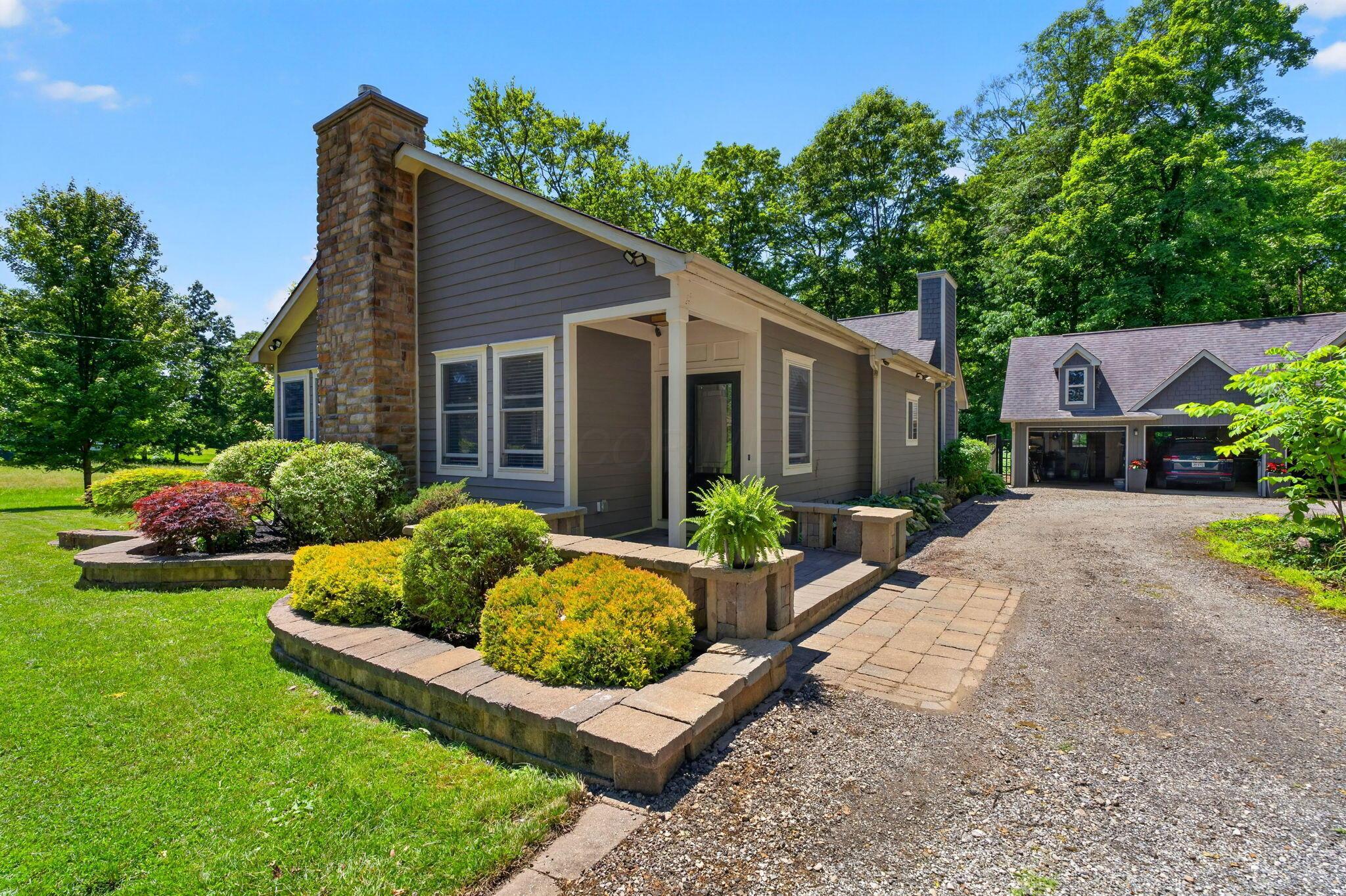 3951 CLOTTS RD, COLUMBUS, OH 43230 - Image a29b39c8125bceb438b3775db9cb55a4/3939158645