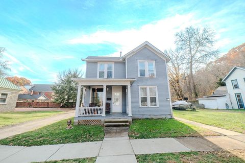 Photo of 322 Washington Street, Zanesville, OH 43701 (MLS # 225043666)