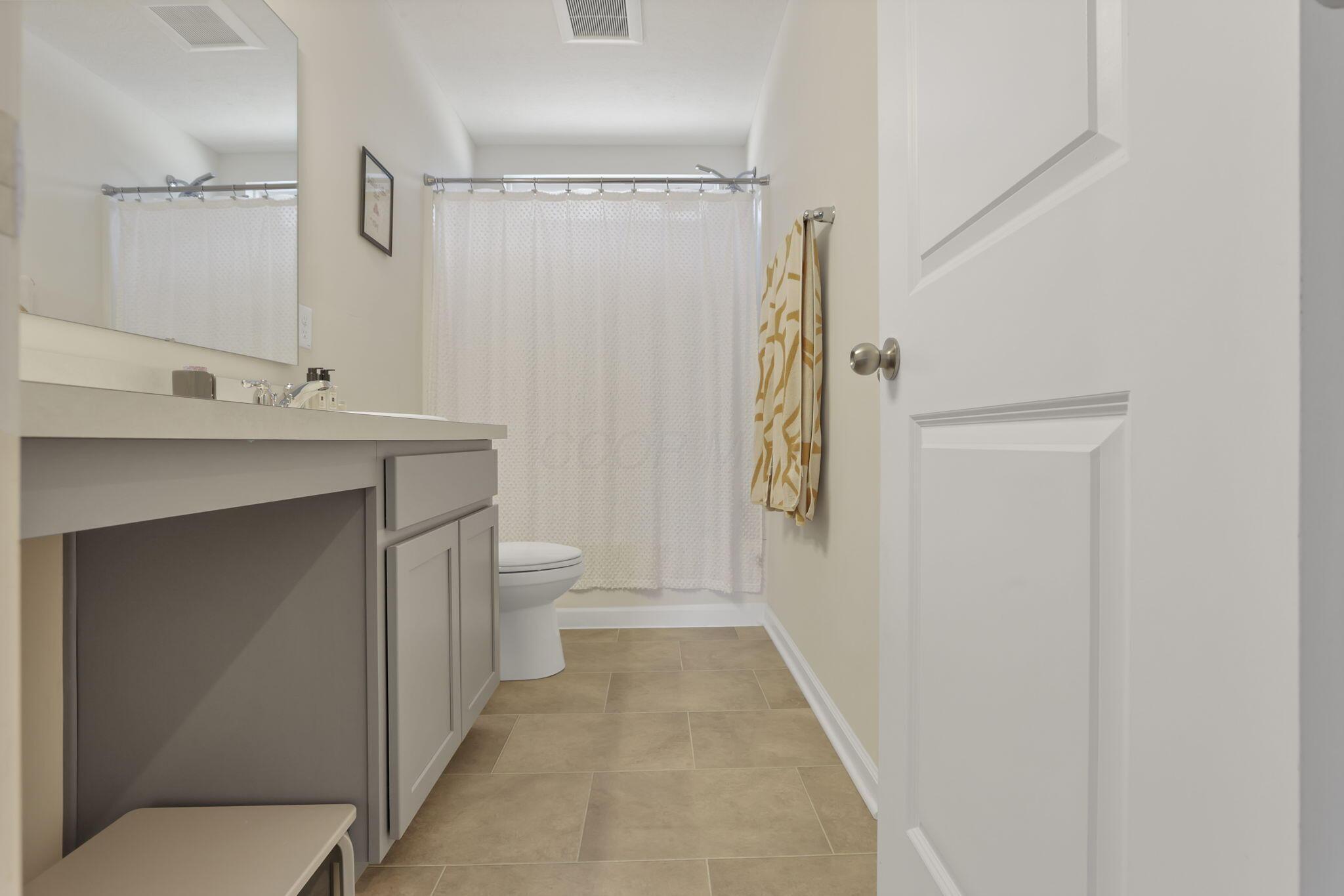 1190 Lake Forest Drive, Hebron, Ohio image 33