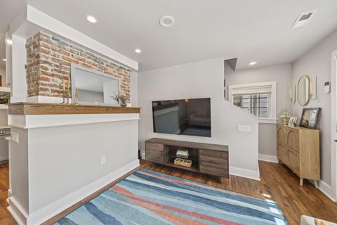 Tiny photo for 278 E Welch Avenue, Columbus, OH 43207 (MLS # 226013122)