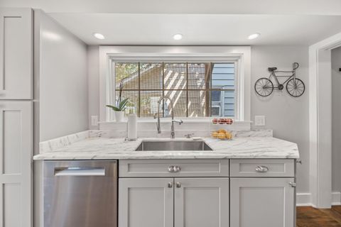 Tiny photo for 278 E Welch Avenue, Columbus, OH 43207 (MLS # 226013122)