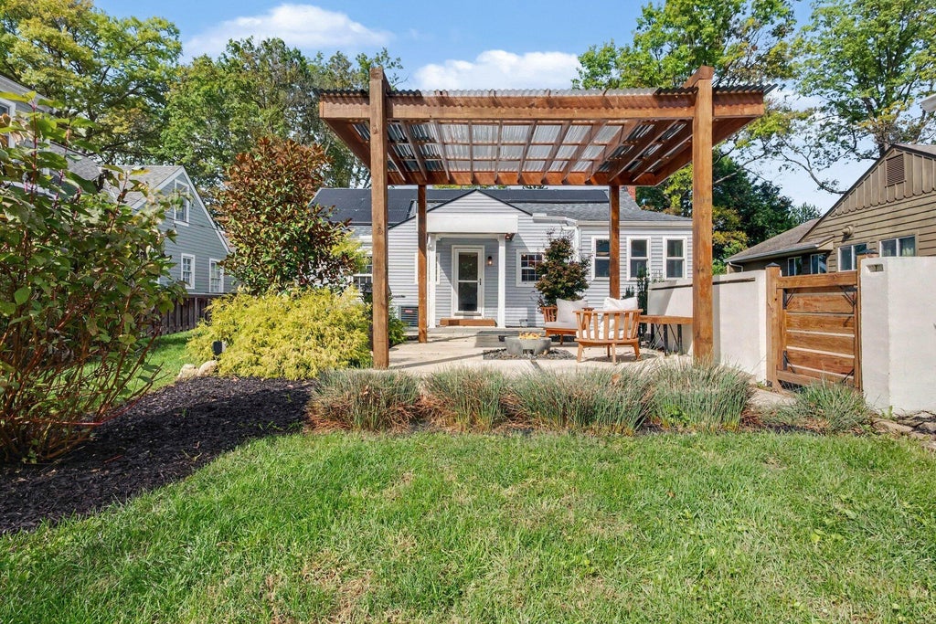 Photo of 471 Acton Road, Columbus, OH 43214 (MLS # 226036806)