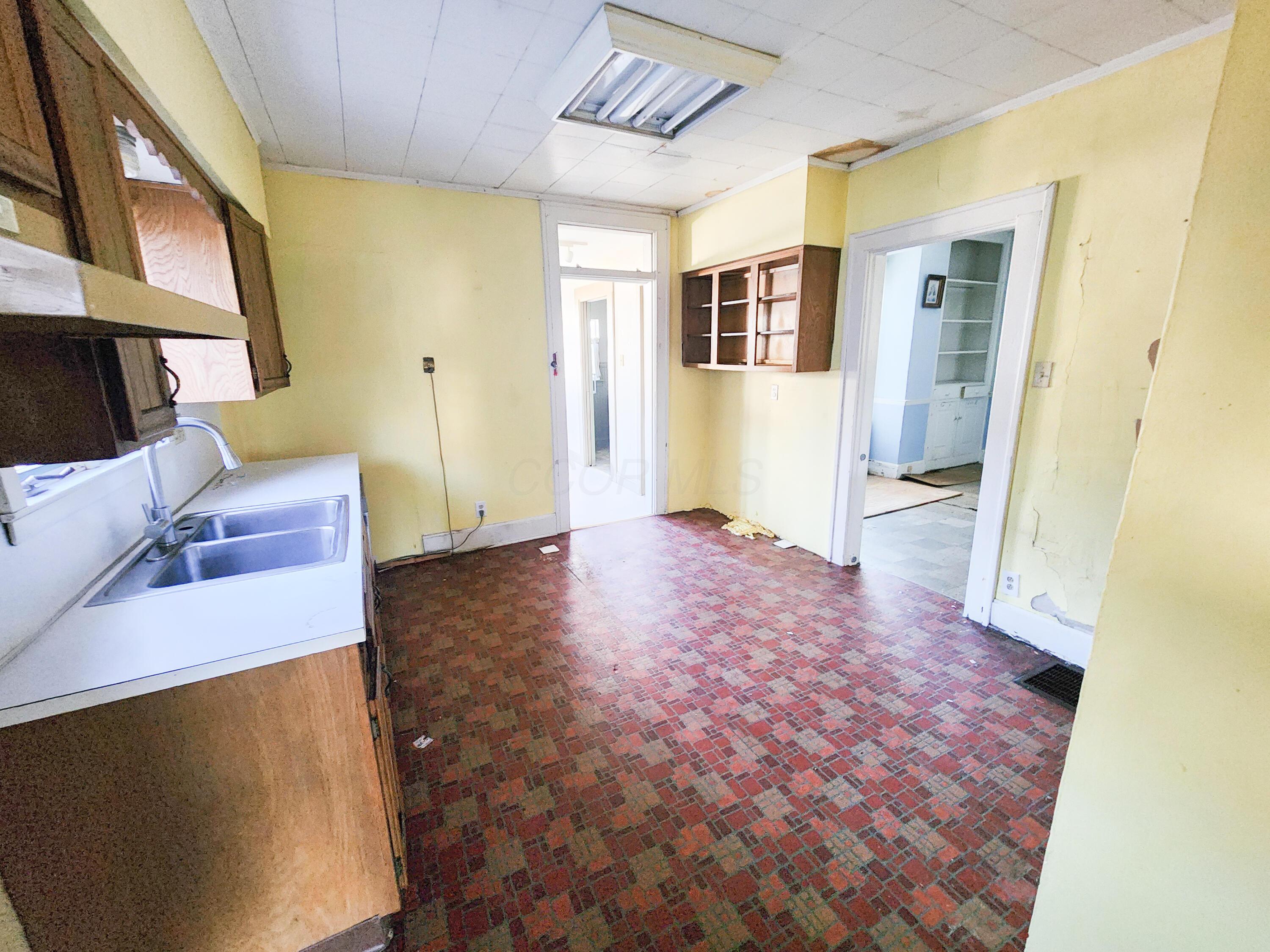564 E Chestnut Street, Lancaster, Ohio image 4