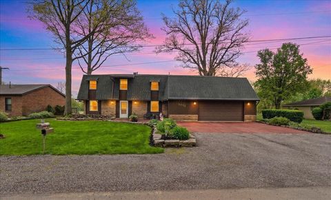 Photo of 8095 Blue Heron Cv, Huntsville, OH 43324 (MLS # 226016154)