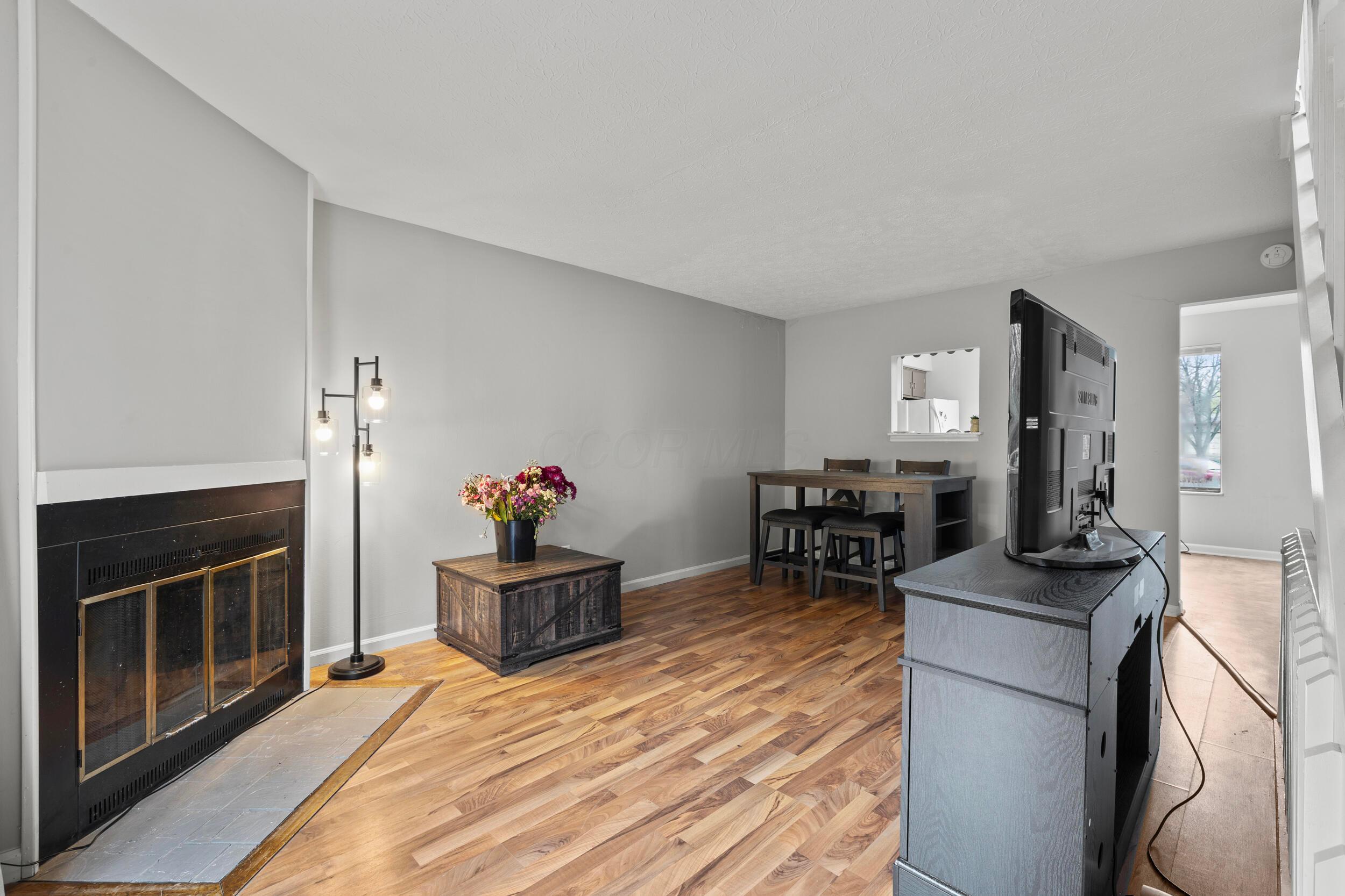 3018 Cooper Bluff Drive, Columbus, Ohio image 4