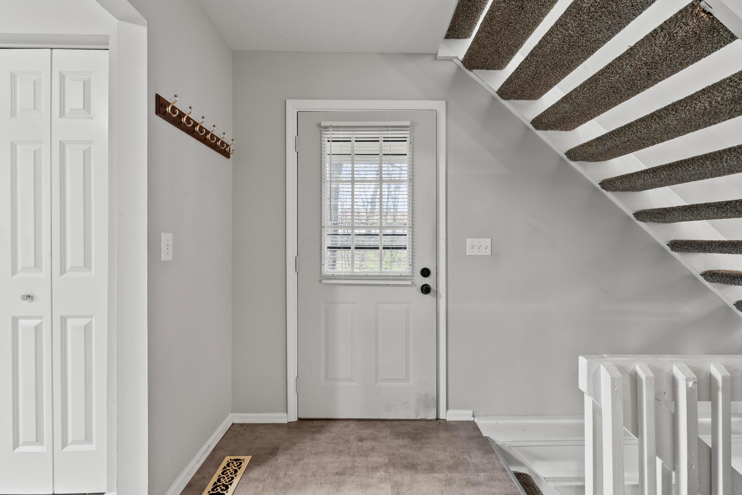3018 Cooper Bluff Drive, Columbus, Ohio image 3