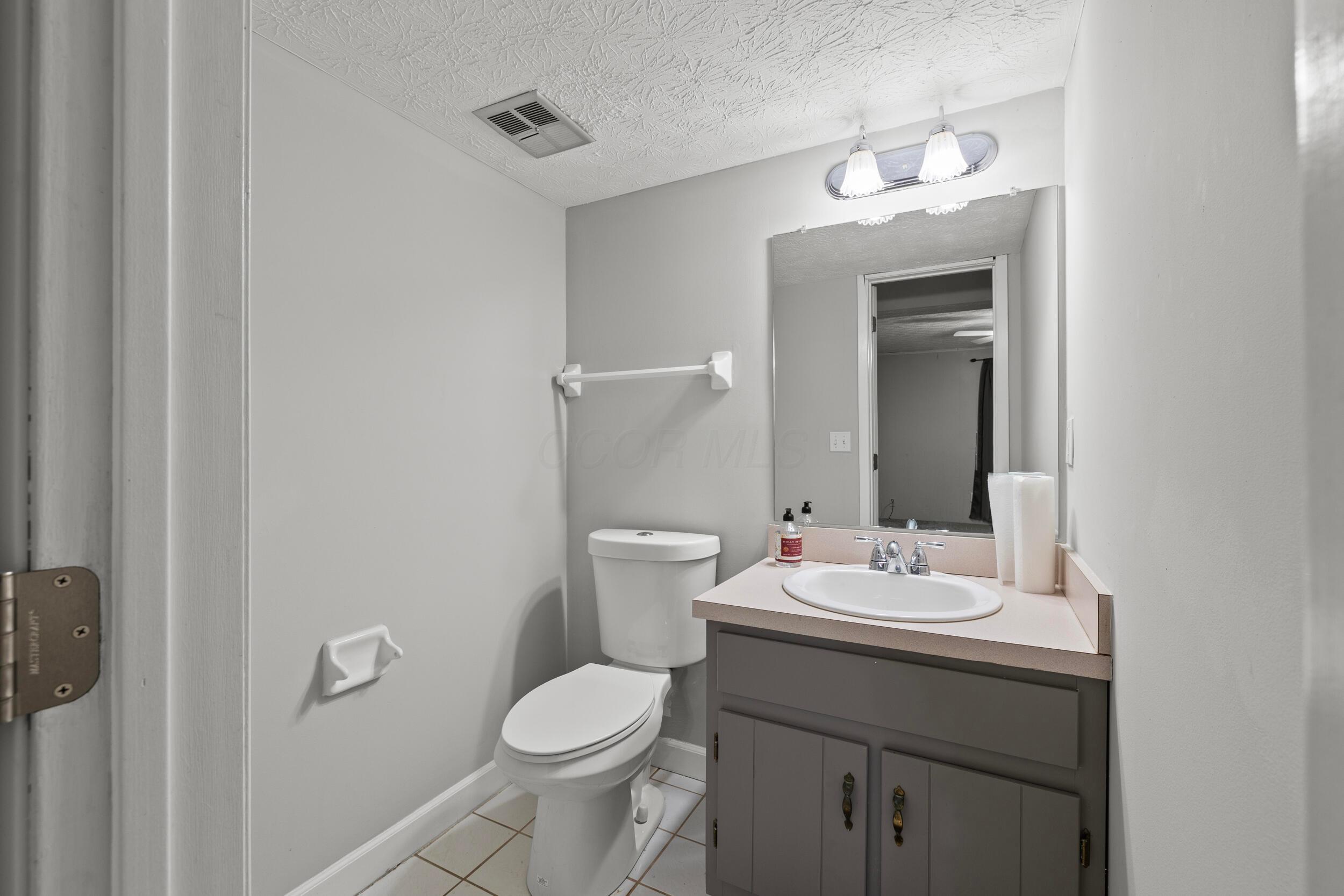 3018 Cooper Bluff Drive, Columbus, Ohio image 12