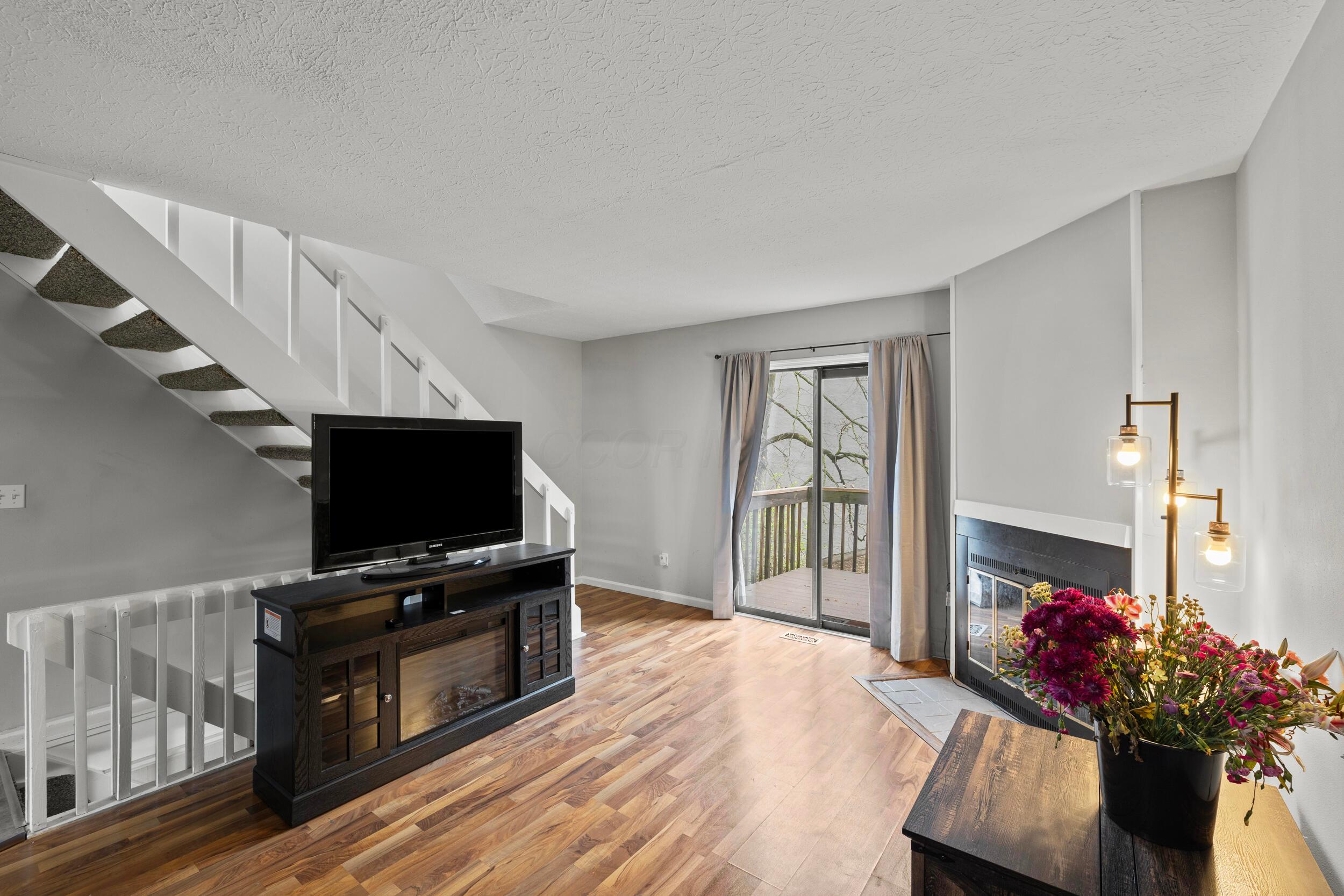 3018 Cooper Bluff Drive, Columbus, Ohio image 2