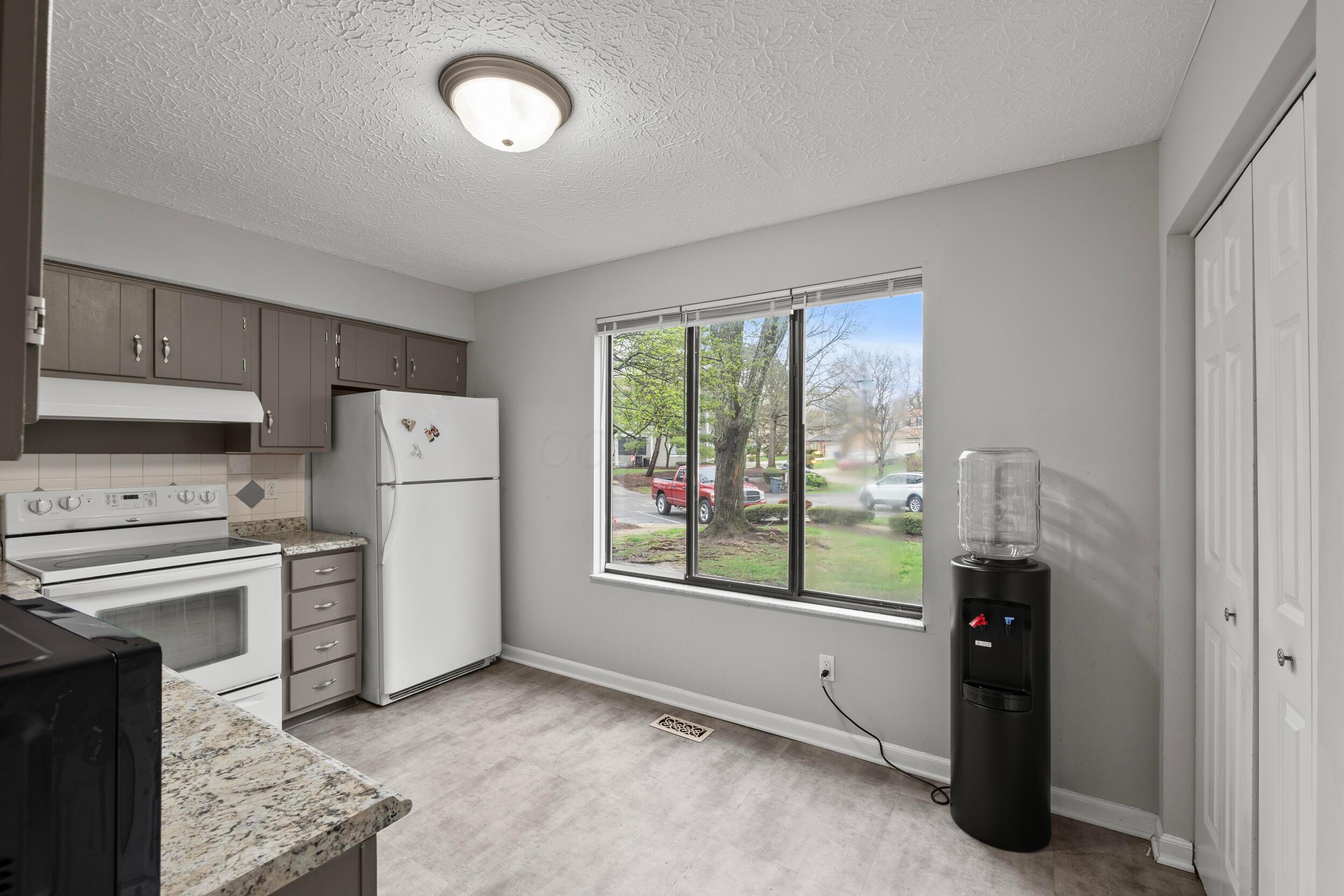 3018 Cooper Bluff Drive, Columbus, Ohio image 5